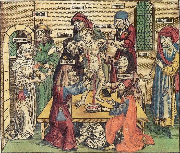 Juden begehen einen Ritualmord an einem christlichen Jungen, kolorierter Holzschnitt, 1493, unbekannter Künstler (Wolgemut-Werkstatt); Bildqulle: Schedel'sche Weltchronik, Nürnberg 1493, Wikimedia Commons, http://commons.wikimedia.org/wiki/File:Ritualmord-Legende.jpg?uselang=de, gemeinfrei.