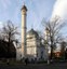 Die Wilmersdorfer Moschee in Berlin, Farbphotographie, 2008, Photograph: Axel Mauruszat; Bildquelle: Wikimedia Commons, http://commons.wikimedia.org/wiki/File:Moschee_Wilmersdorf.jpg?uselang=deDer Urheber gestattet jedermann jede Form der Nutzung, unter der Bedingung der angemessenen Nennung seiner Urheberschaft. Weiterverbreitung, Bearbeitung und kommerzielle Nutzung sind gestattet.