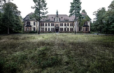 Außenansicht der ehemaligen Lungenheilanstalt Beelitz IMG