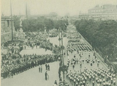 Festzug auf der Wiener Ringstraße  IMG