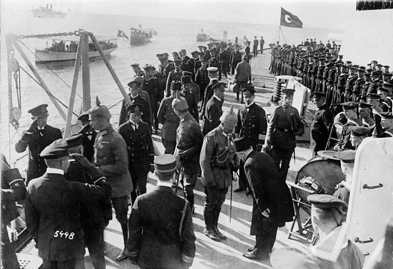 Konstantinopel, Besuch Kaiser Wilhelm II., black-and-white photograph, 1917, unknown photographer; source: Deutsches Bundesarchiv (German Federal Archive), Bild 146-1981-137-08A, http://commons.wikimedia.org/wiki/File:Bundesarchiv_Bild_146-1981-137-08A,_Konstantinopel,_Besuch_Kaiser_Wilhelm_II..jpg.