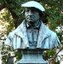 Gerhard Janensch (1860–1933), Büste von Johannes Bugenhagen (1485–1558), Kirchplatz an der Stadtkirche in Wittenberg, 1894, Farbphotographie 2005, Photograph: Torsten Schleese; Bildquelle: Wikimedia Commons, http://commons.wikimedia.org/wiki/File:Bugenhagendenkmal-WB-1.jpg?uselang=de, Creative Commons-Lizenz Namensnennung-Weitergabe unter gleichen Bedingungen 3.0 Unported.