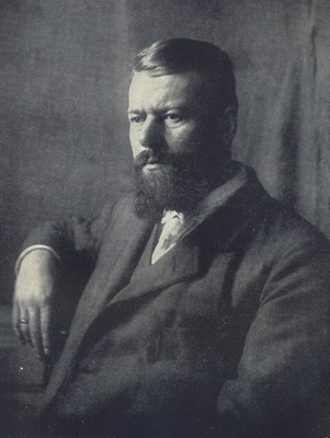 Max Weber (1864–1920), schwarz-weiß Photographie, o. J. [um 1903], unbekannter Photograph; Bildquelle: Weber, Marianne: Max Weber: Ein Lebensbild, Tübingen 1926, o. S. [Bildtafel VII].